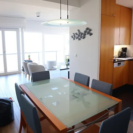 In With Stunning Views, Cleaning Included Διαμέρισμα