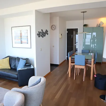 In With Stunning Views, Cleaning Included Διαμέρισμα